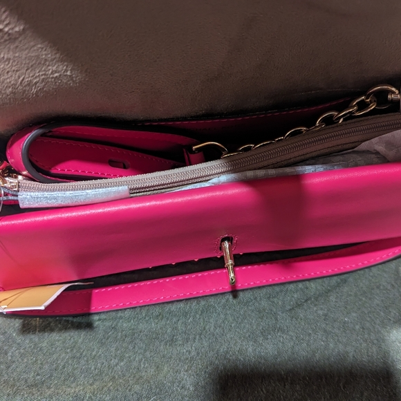 Michael Kors Greenwich Medium Bag - Picture 4 of 6